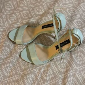 White House Black Market sz 8 mint green heels